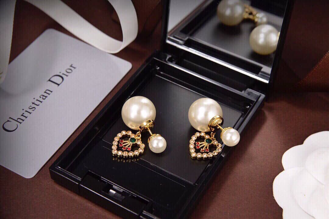7 Star Chr1st1an D10r Earring