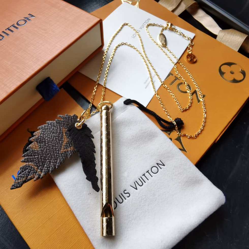 Fake L0vis Vvtt0n Logo Necklace