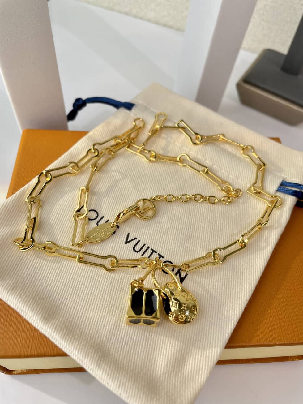 L0vis Vvtt0n Necklace For Sale