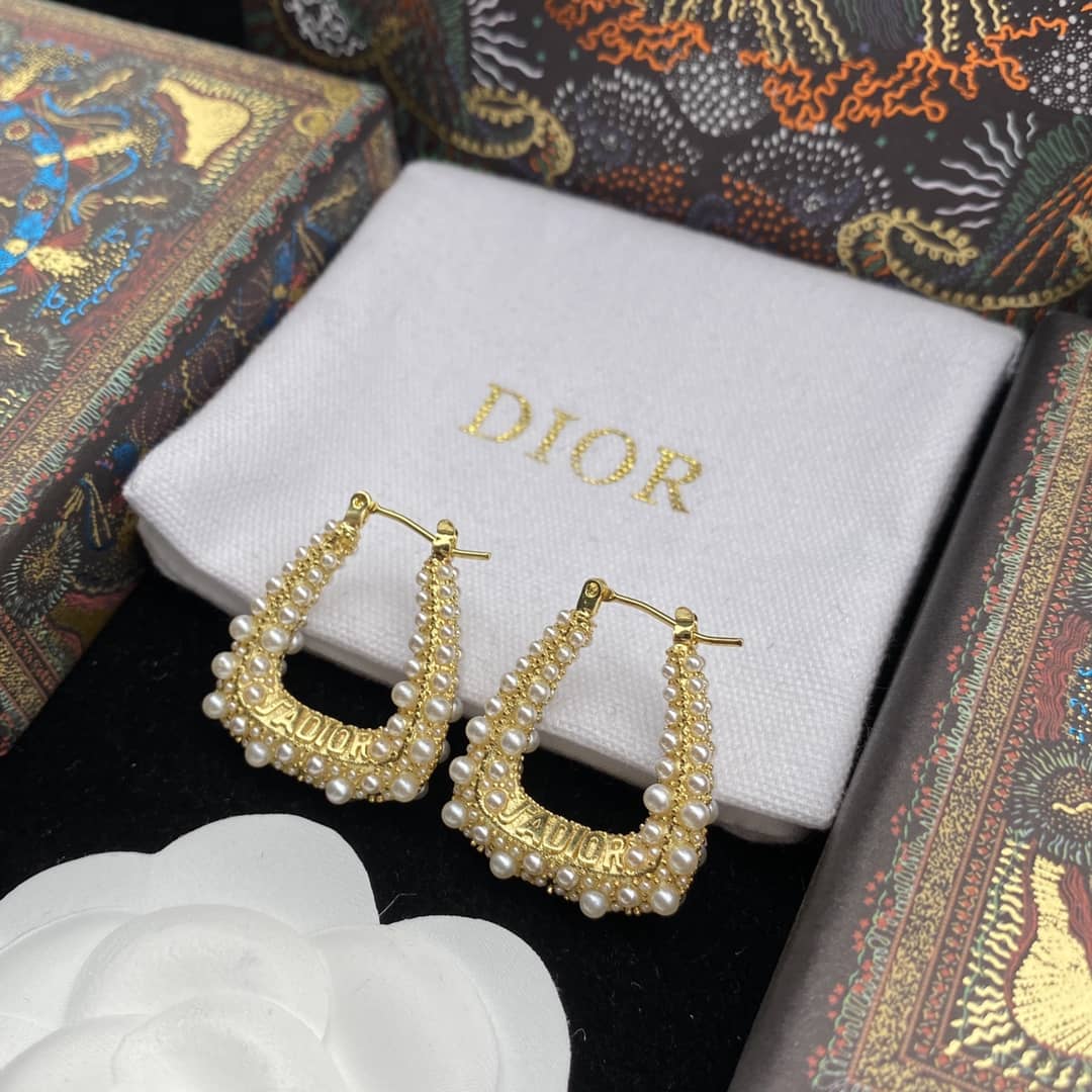Best Chr1st1an D10r Classic Earring