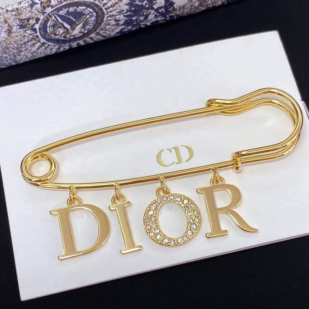 7 Star Chr1st1an D10r Brooch