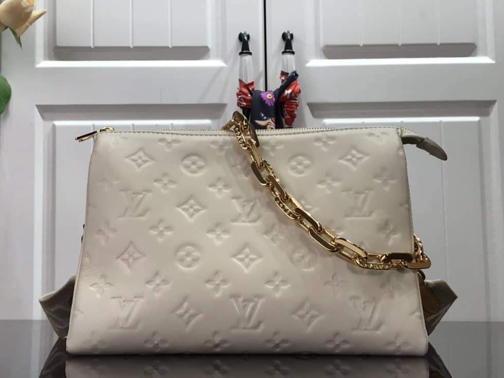 L0vis Vvtt0n Coussin PM Embossed Puffy White M57793 Replica Shoulder Bag