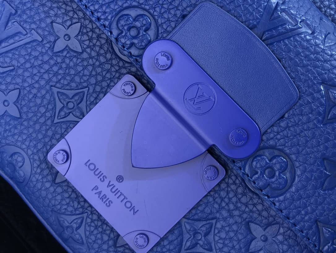 L0vis Vvtt0n S Lock Messenger Bag Replica Blue M58489