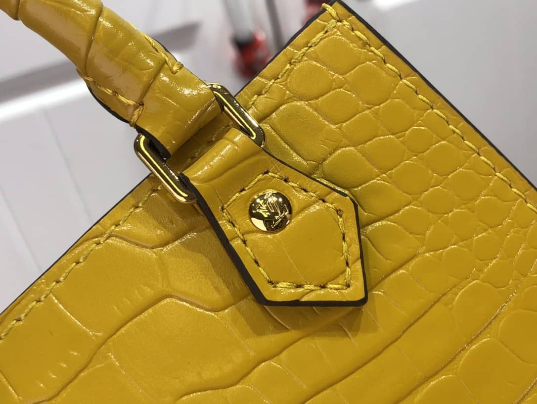 L0vis Vvtt0n Petit Sac Plat Flat Shoulder Bag Replica Yellow M80169