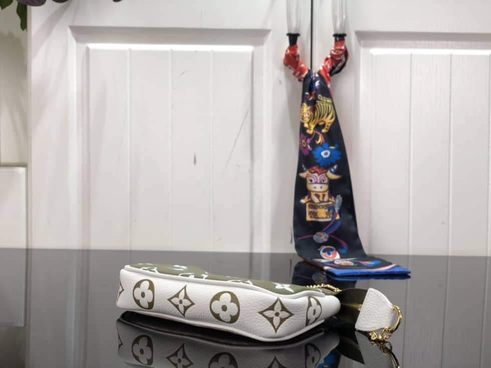L0vis Vvtt0n Monogram Empreinte Leather Mini Pochette Accessoires M81284 Replica