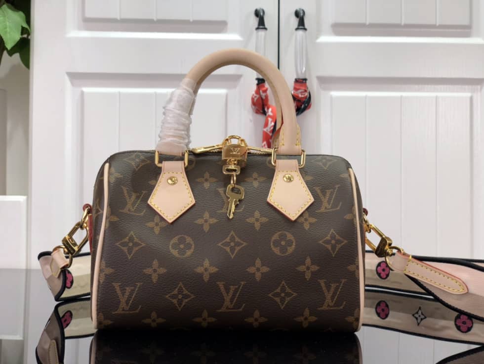 L0vis Vvtt0n Monogram Canvas Speedy 20 Black M45957 Replica Crossbody Bag