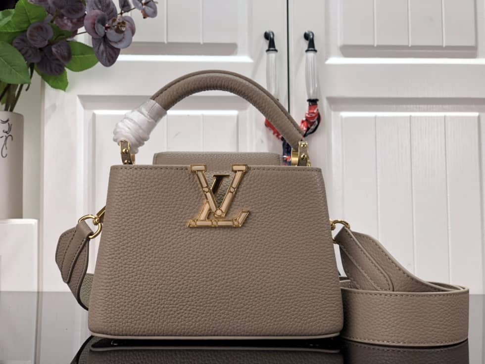 L0vis Vvtt0n Capucines Mini Beige M59066 Replica Shoulder Bag