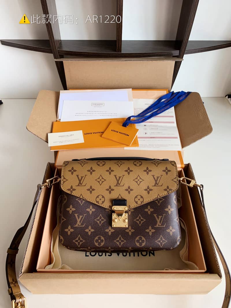 Best Replica L0vis Vvtt0n Pochette Metis Small Leather Crossbody Bag Replica M44876(ColaReps)
