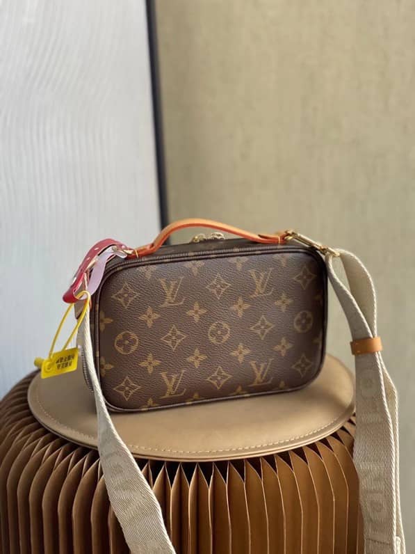 L0vis Vvtt0n Monogram Canvas Utility M80446 Replica Crossbody Bag