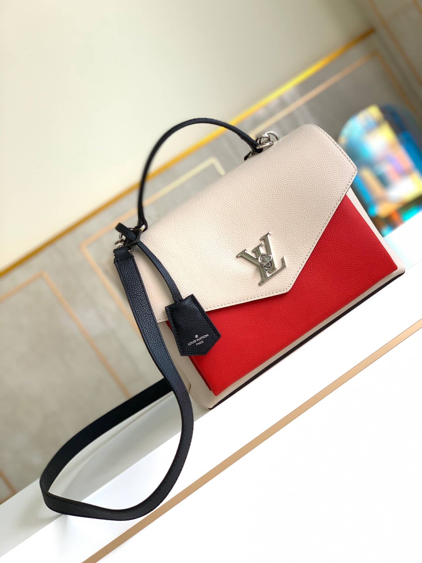L0vis Vvtt0n Quartz Kabuki My Lockme Bag Replica M53891