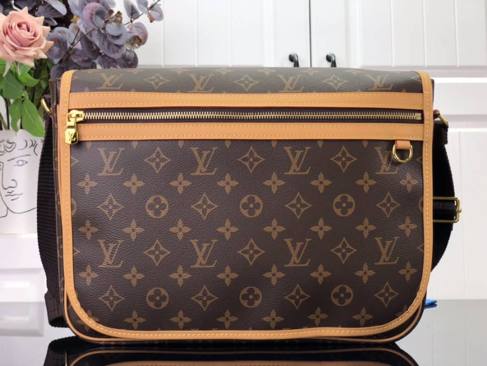 L0vis Vvtt0n Monogram Messenger Bosphore GM M40105 Replica Shoulder Bag