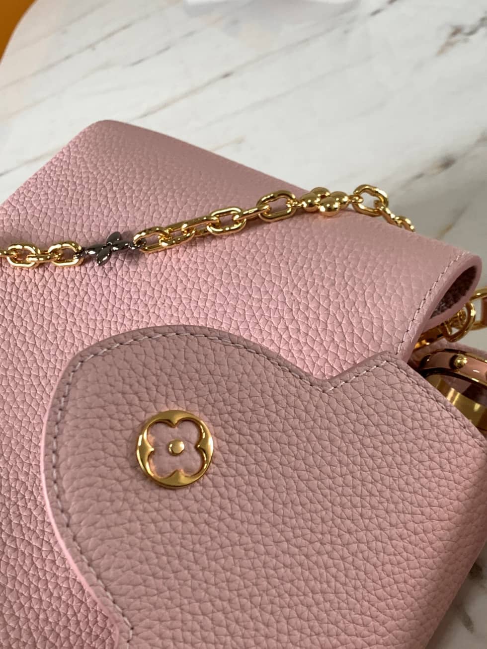 L0vis Vvtt0n Capucines BB Rose M59061 Replica Crossbody Bag