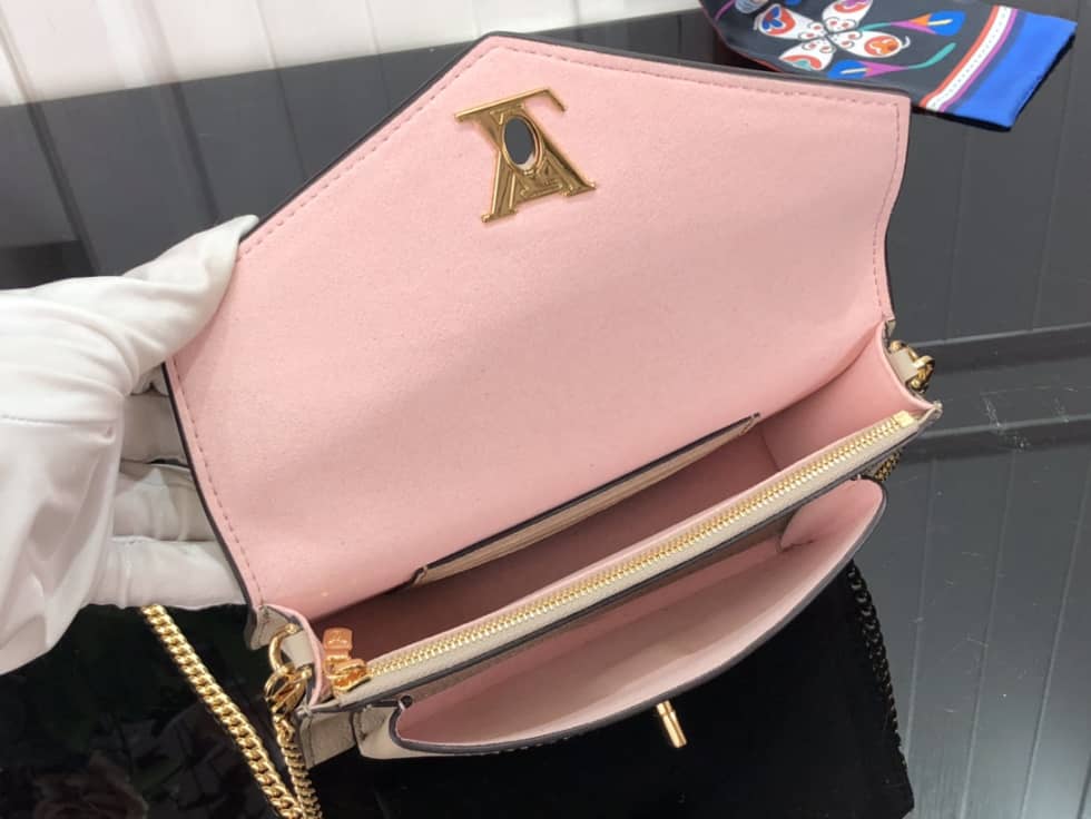 L0vis Vvtt0n Mylockme Chain Pochette M63471 Replica Crossbody Bag