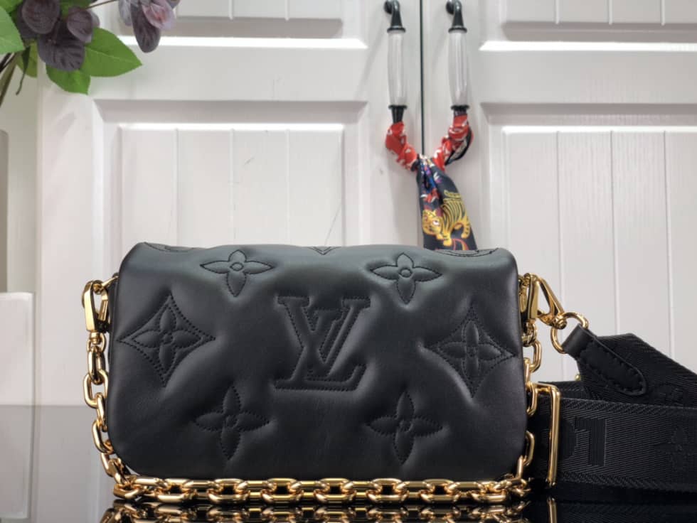 L0vis Vvtt0n Wallet On Strap Bubblegram Black M81399 Replica