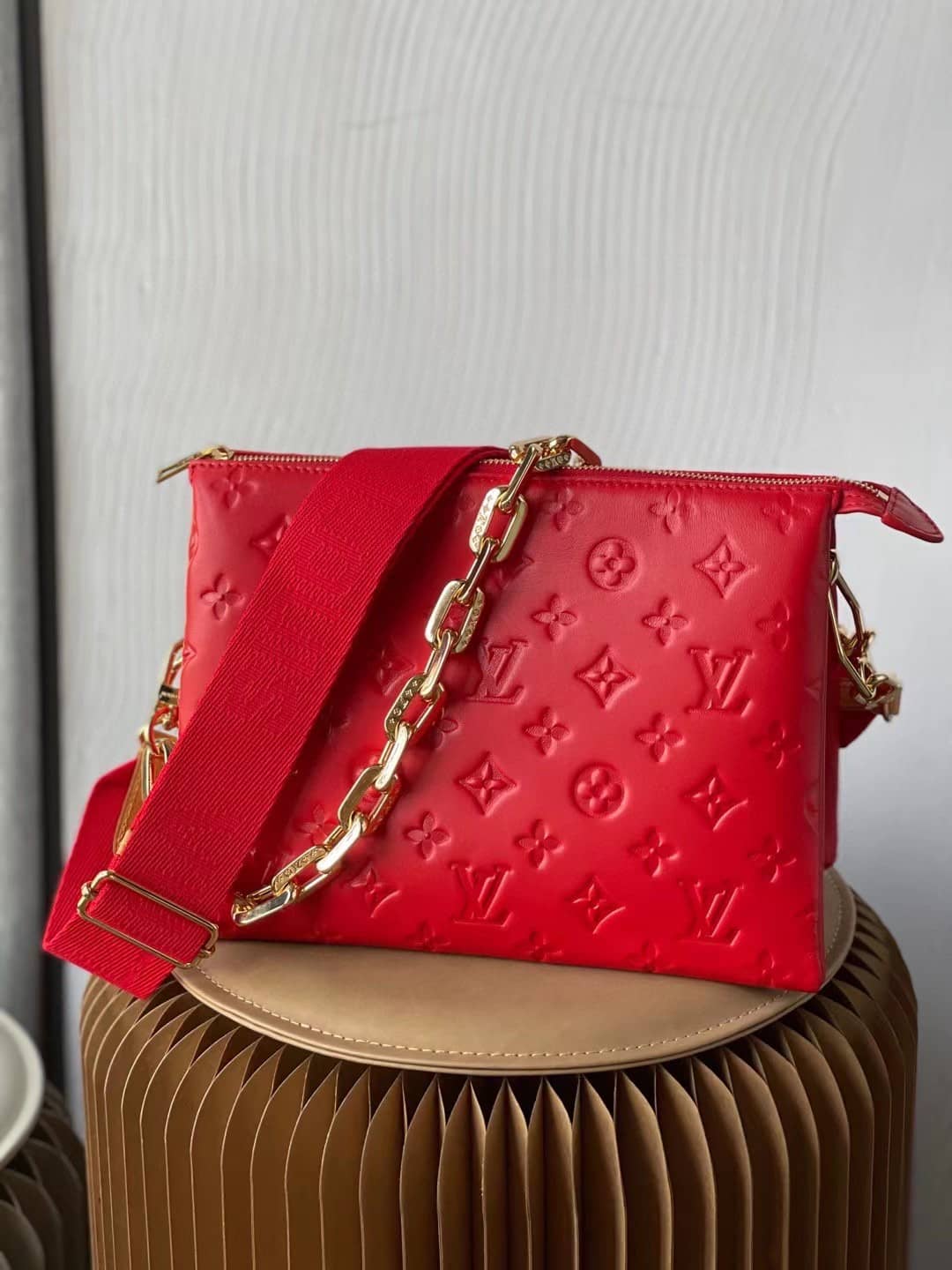 L0vis Vvtt0n Coussin PM Gold Chain Rouge Red M57792 Replica Shoulder Bag