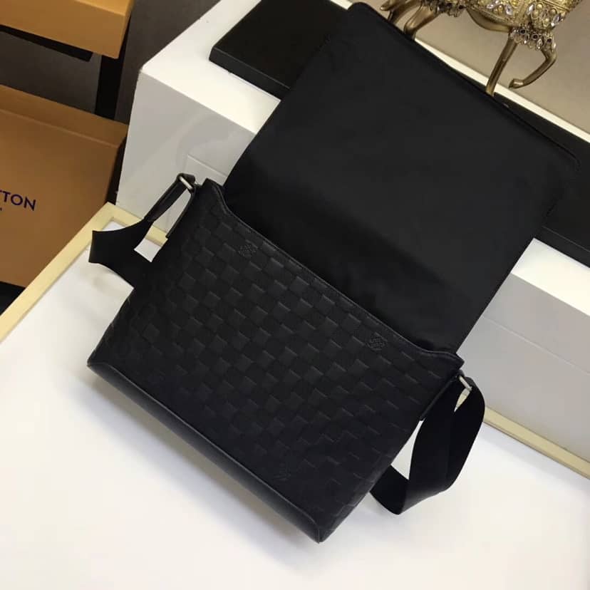 L0vis Vvtt0n District PM Damier Infini Leather Shoulder Bag Replica N41038