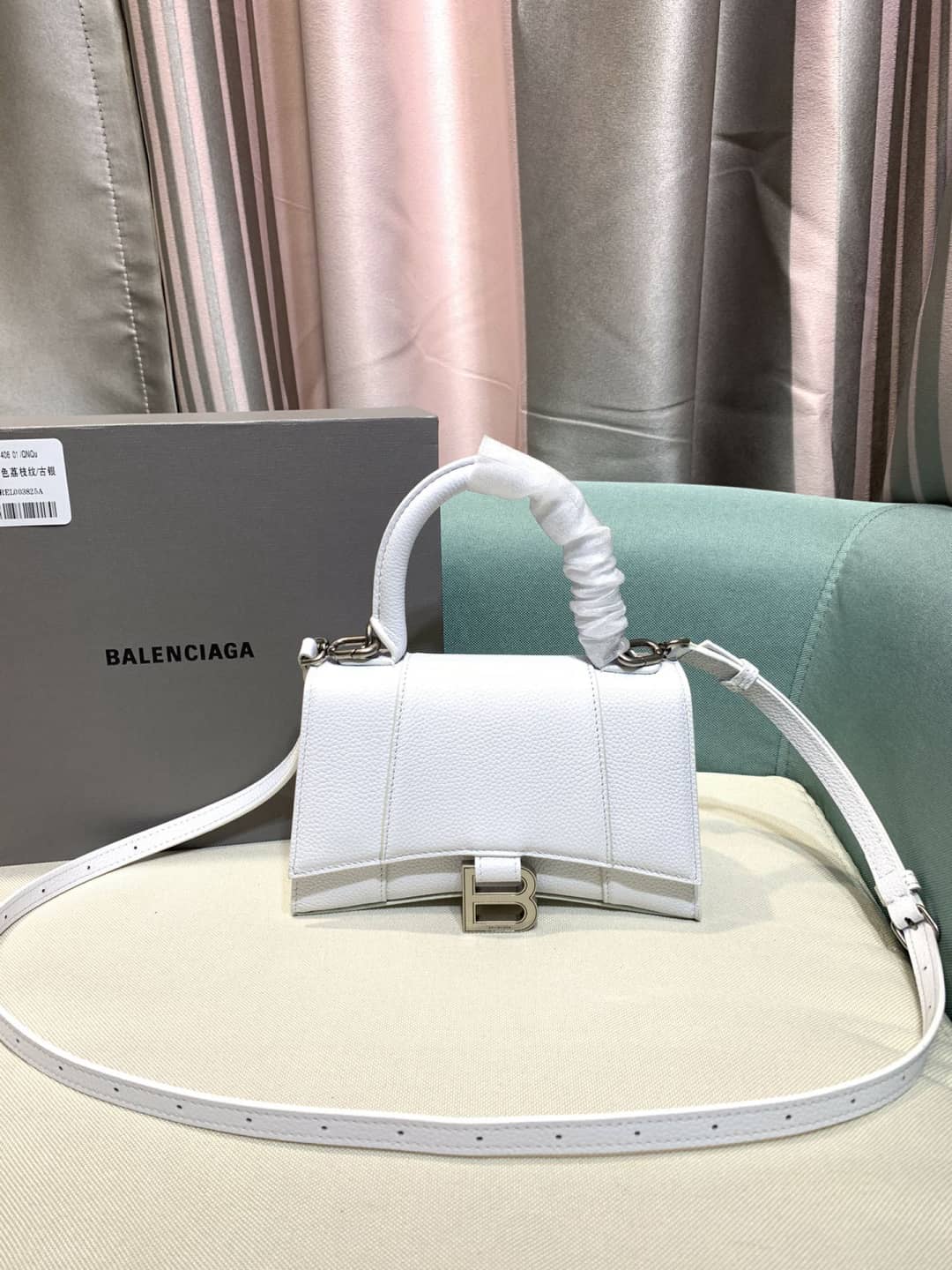 Ba1en*iaga Hourglass Leather Top Handle Replica Bag