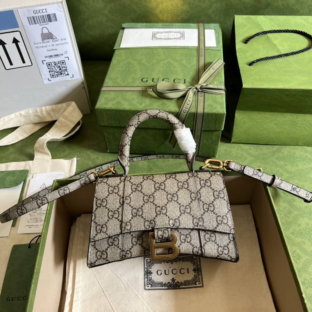 Gvc*1 Ba1en*iaga The Hacker Project Small 681695 Replica Shoulder Bag