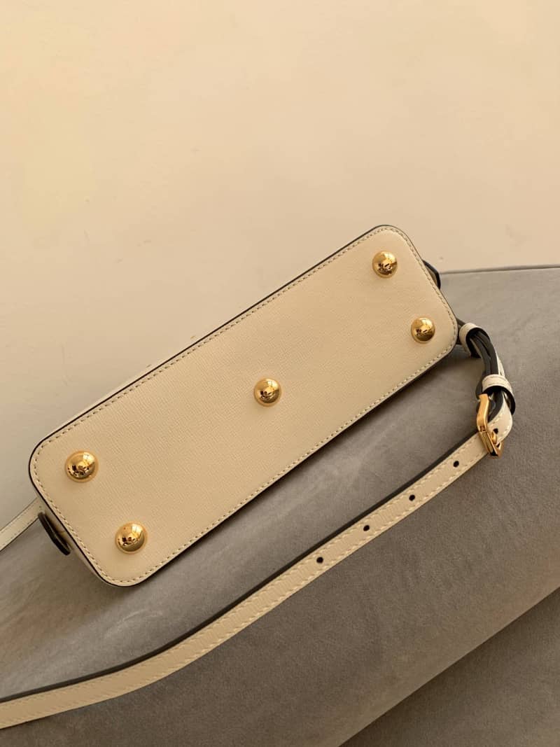 Gvc*1 Horsebit 1955 Small GG Svp*me Grainy Leather Handle Bag Replica White 621220