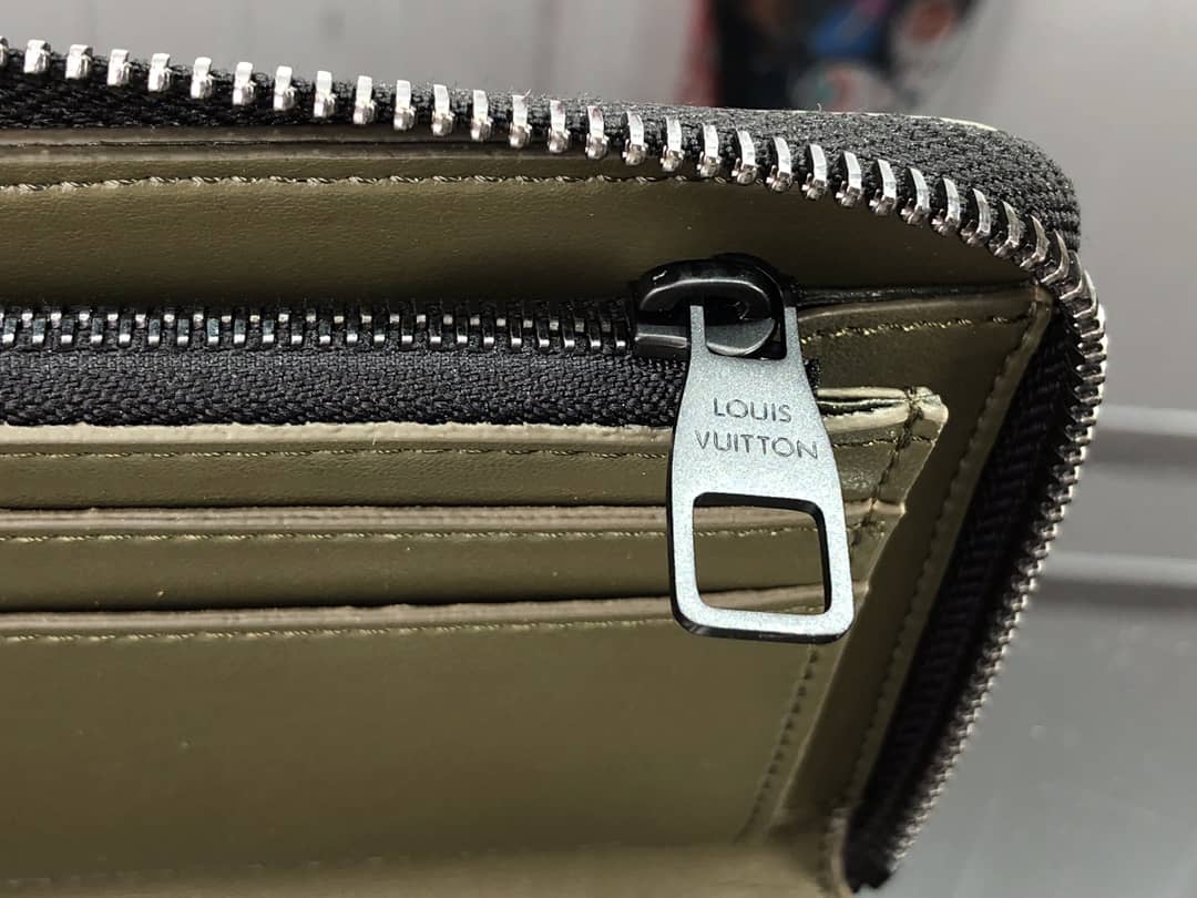L0vis Vvtt0n Wallet Dupe Zippy Veltical Monogram Seal M80505